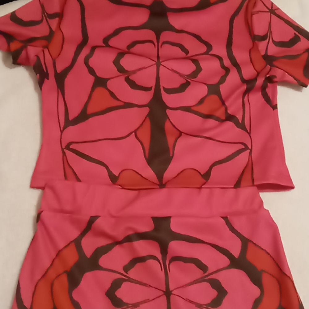 Ladies Two Piece Skirt Set.